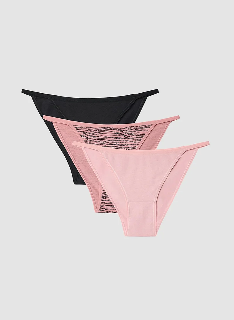 بنتي سراويل داخلية قصيرة بثلاث قطع بتفاصيل حبل بنقشة حمار وحشي وخصر منخفض